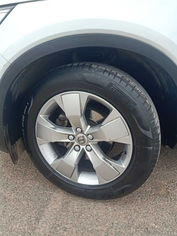 VOLVO XC40 2021