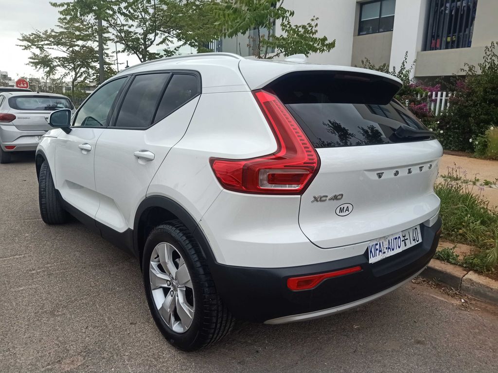 VOLVO XC40 2021