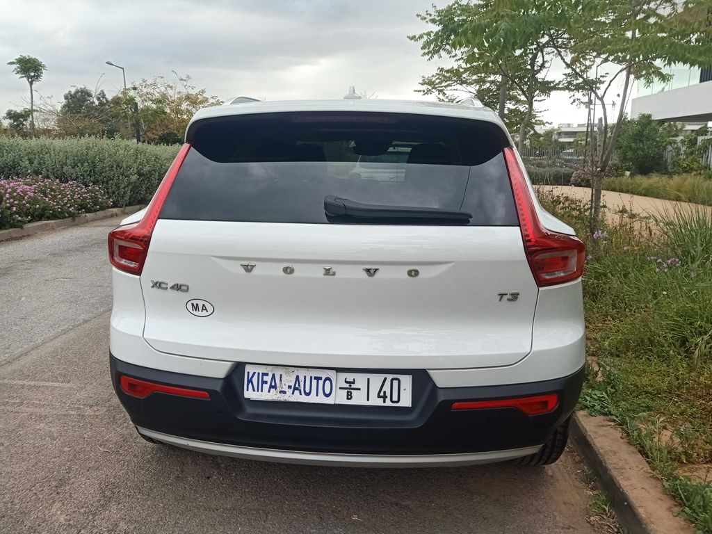 VOLVO XC40 2021