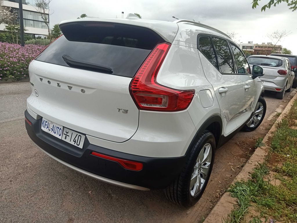 VOLVO XC40 2021