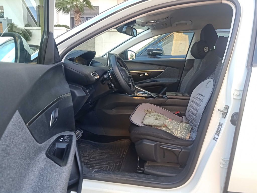 PEUGEOT 3008 2017