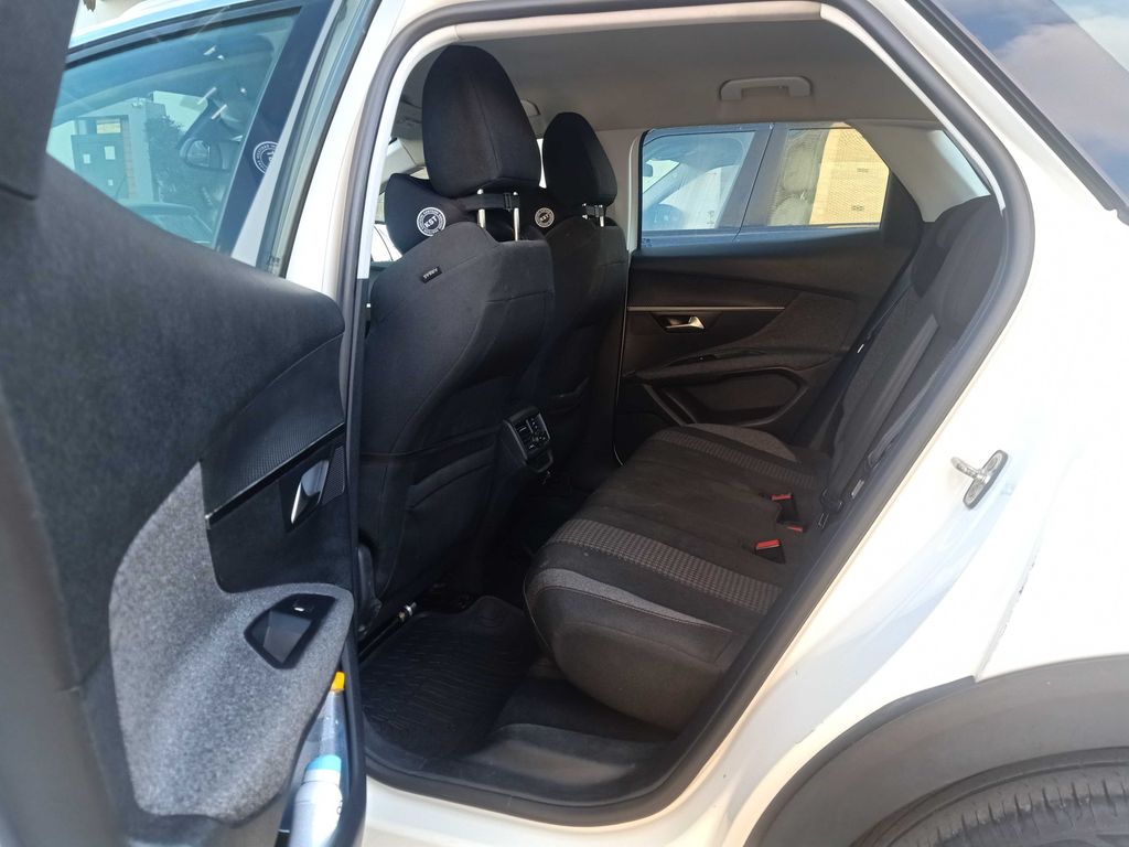 PEUGEOT 3008 2017