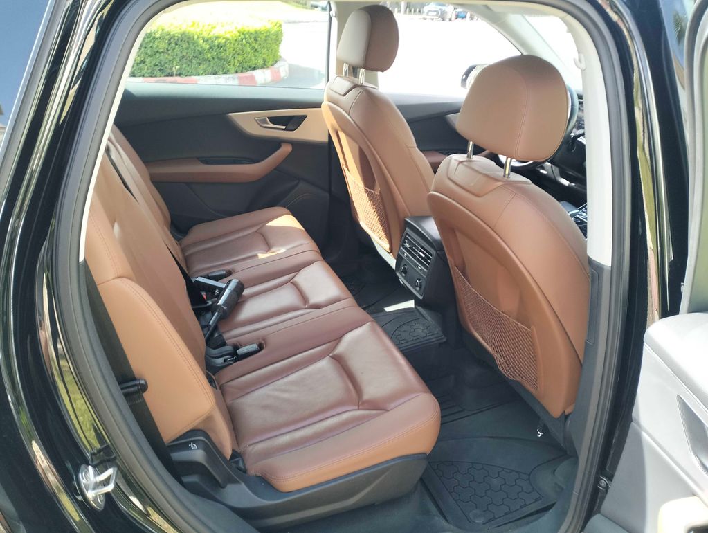 AUDI Q7 2021