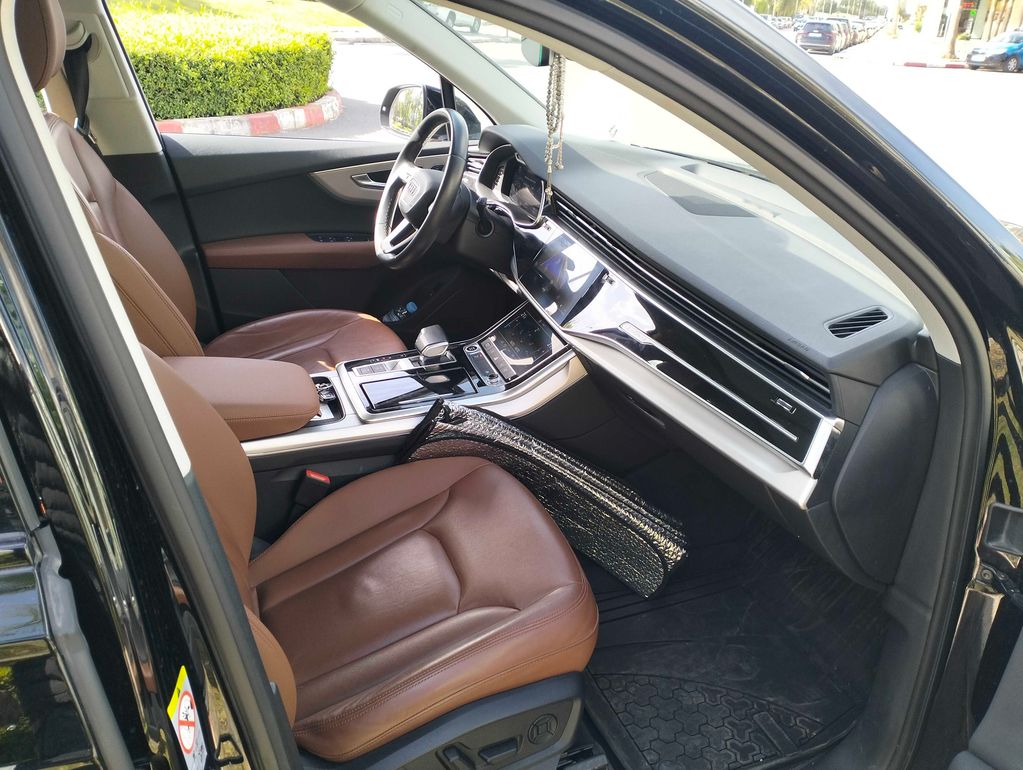AUDI Q7 2021