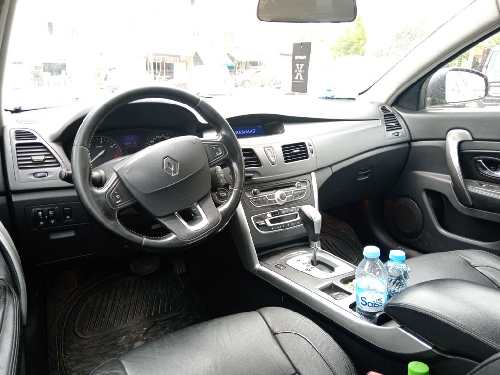 RENAULT Latitude 2013