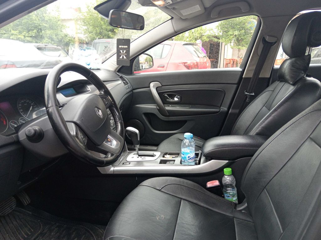 RENAULT Latitude 2013