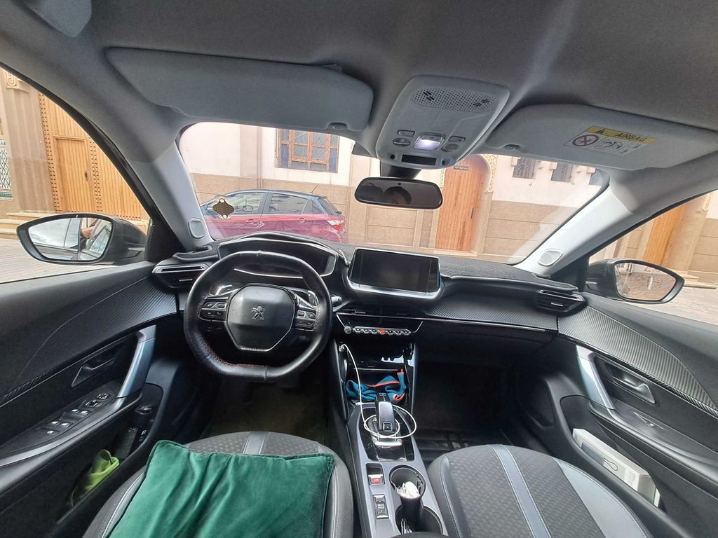 PEUGEOT 2008 2020