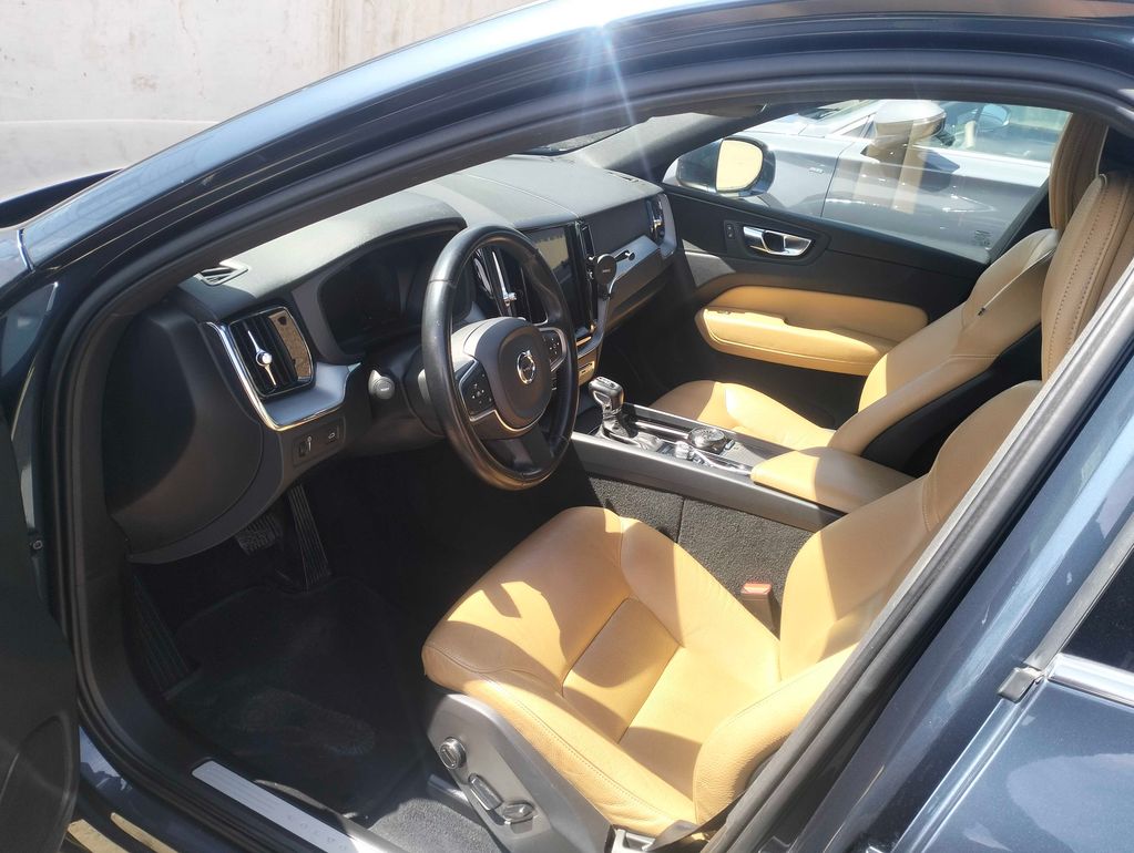 VOLVO XC60 2019