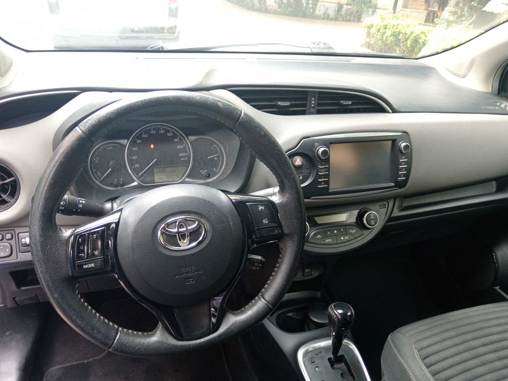 TOYOTA Yaris 2019