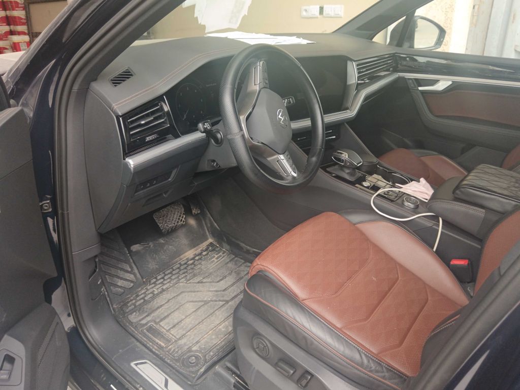 VOLKSWAGEN Touareg 2025