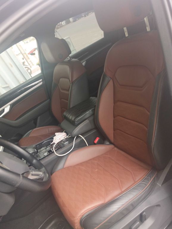 VOLKSWAGEN Touareg 2025
