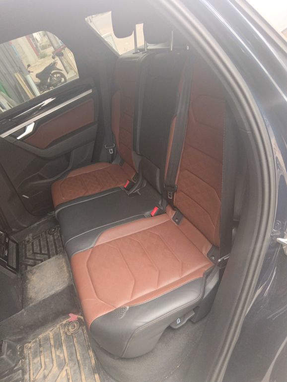 VOLKSWAGEN Touareg 2025