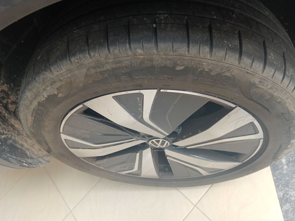 VOLKSWAGEN Touareg 2025