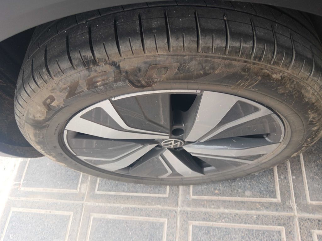 VOLKSWAGEN Touareg 2025