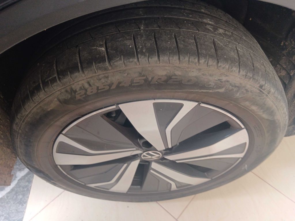 VOLKSWAGEN Touareg 2025