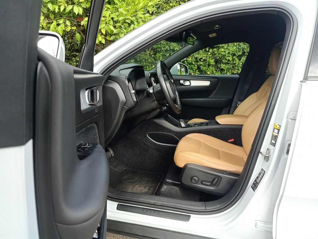 VOLVO XC40 2020