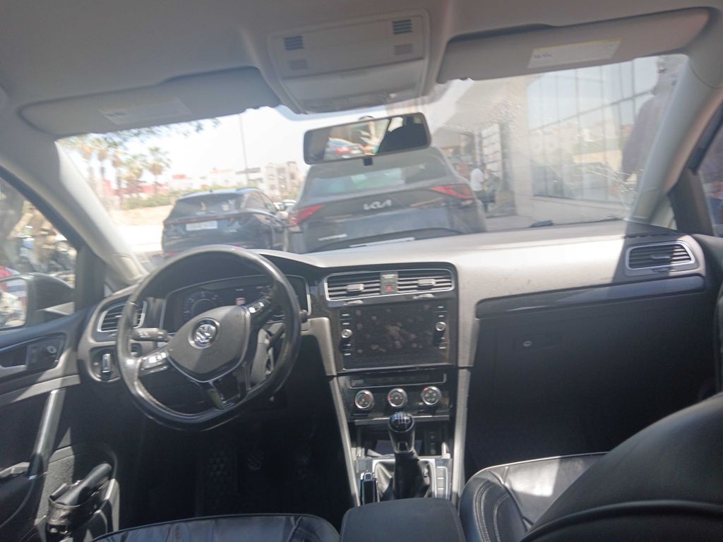 VOLKSWAGEN Golf 2018