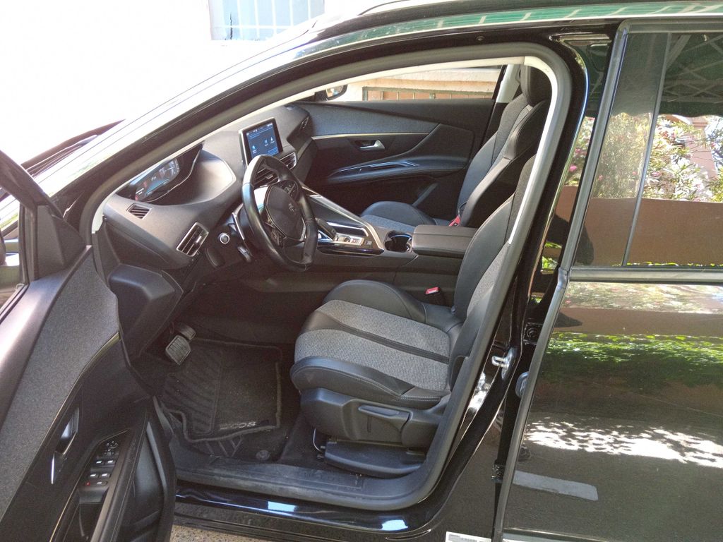 PEUGEOT 3008 2019
