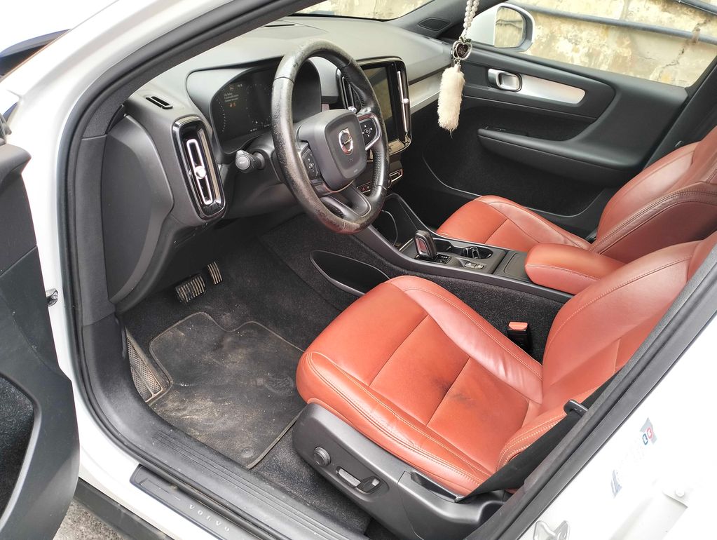 VOLVO XC40 2020