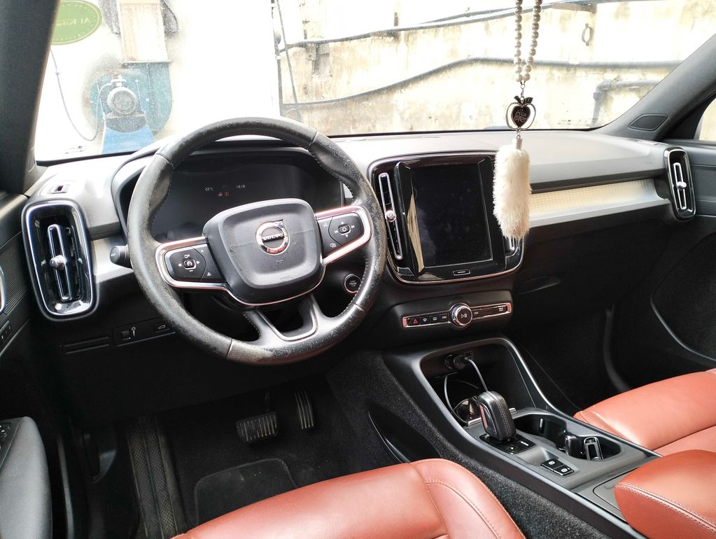 VOLVO XC40 2020