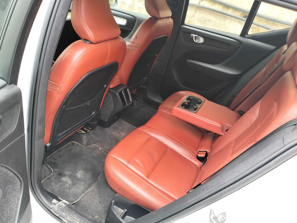 VOLVO XC40 2020