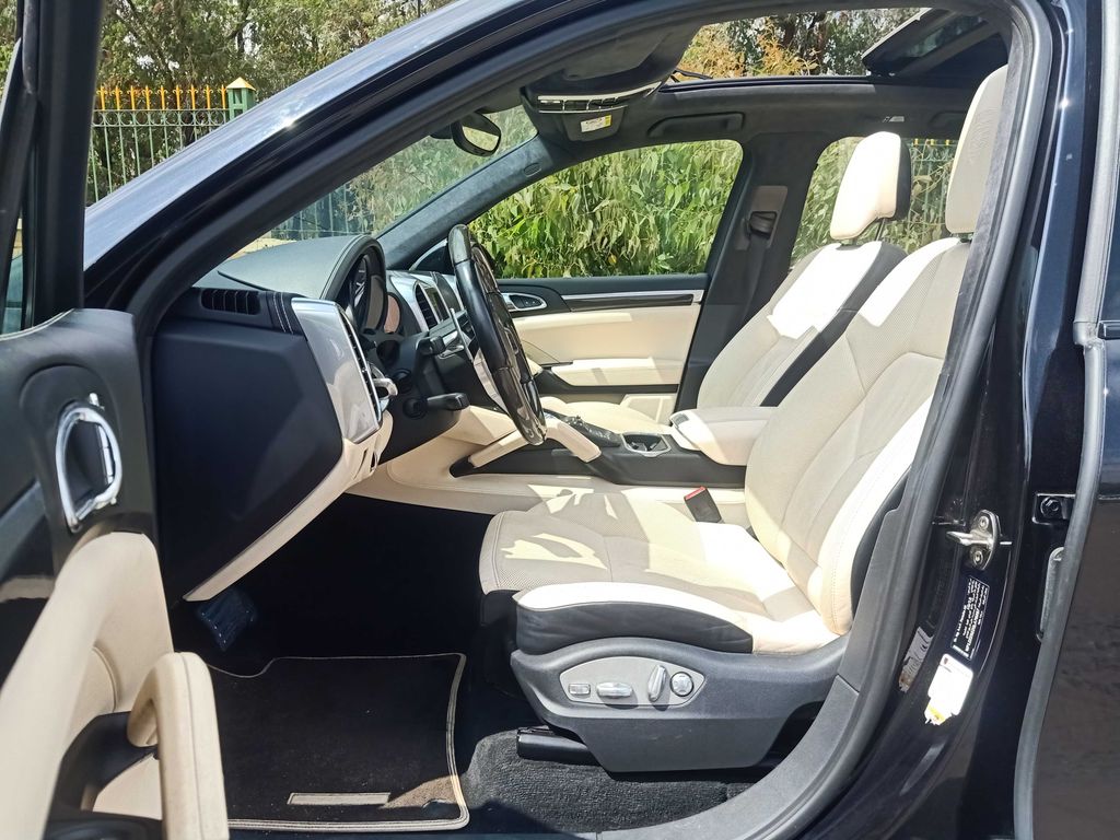 PORSCHE Cayenne 2016