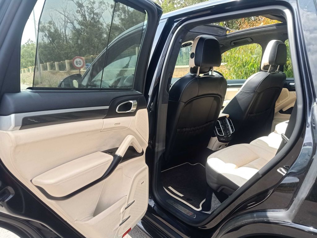 PORSCHE Cayenne 2016