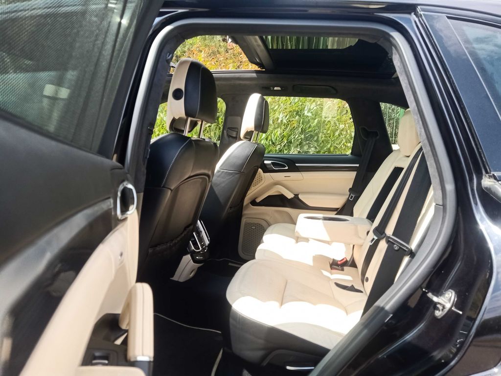 PORSCHE Cayenne 2016