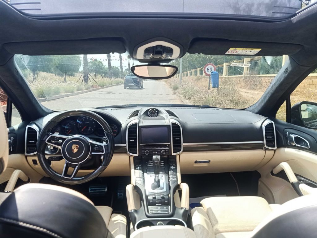 PORSCHE Cayenne 2016