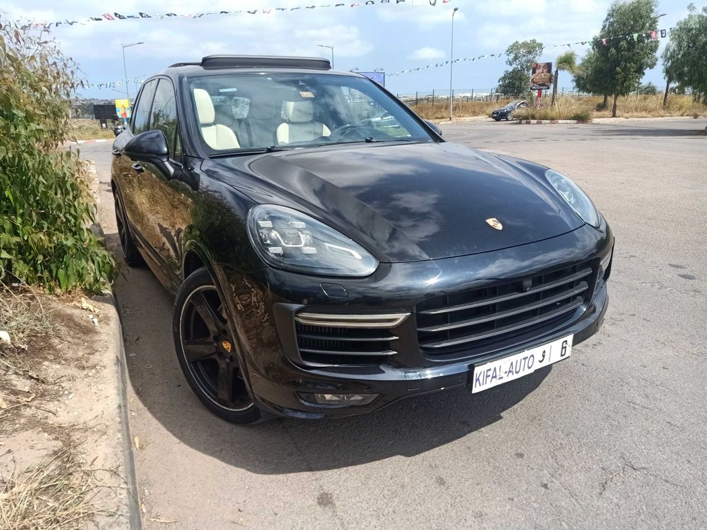 PORSCHE Cayenne 2016