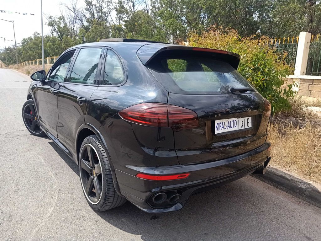 PORSCHE Cayenne 2016