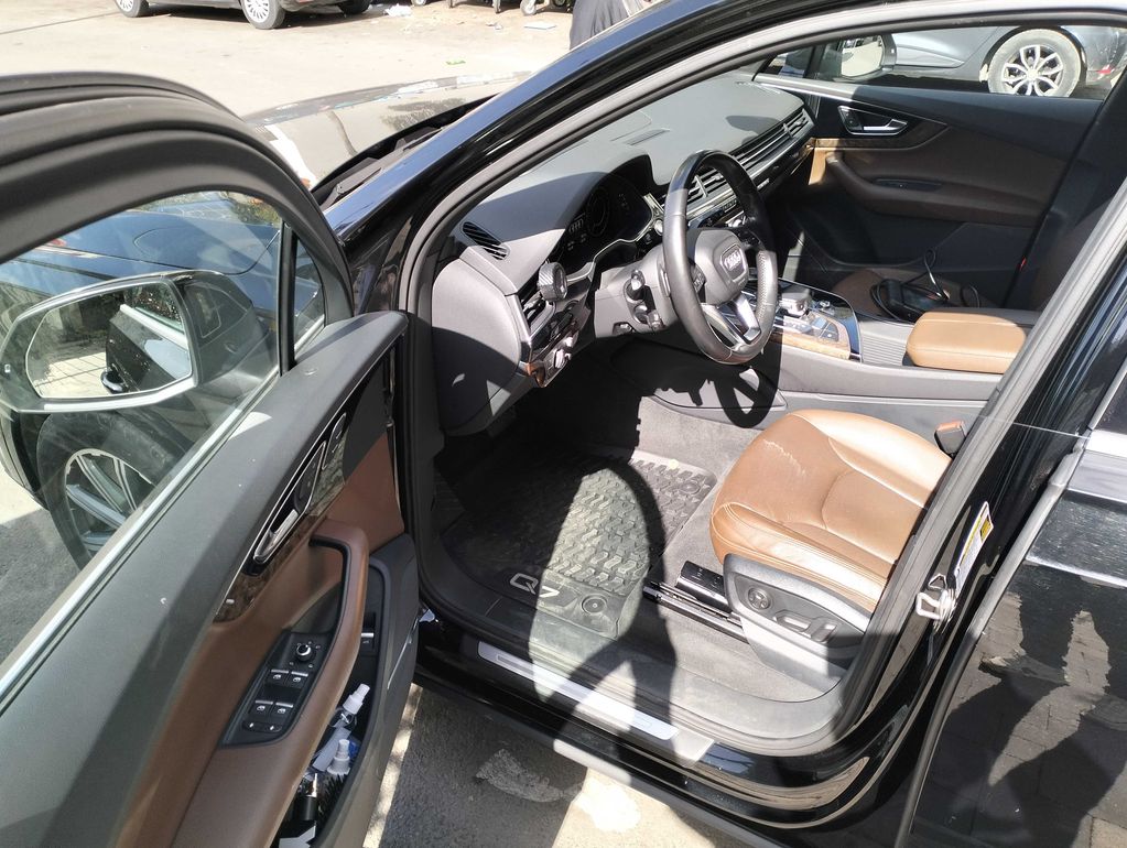 AUDI Q7 2023