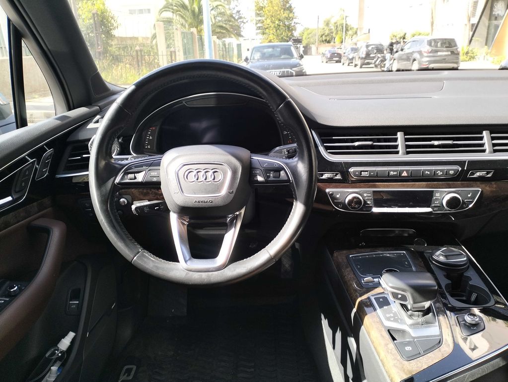 AUDI Q7 2023