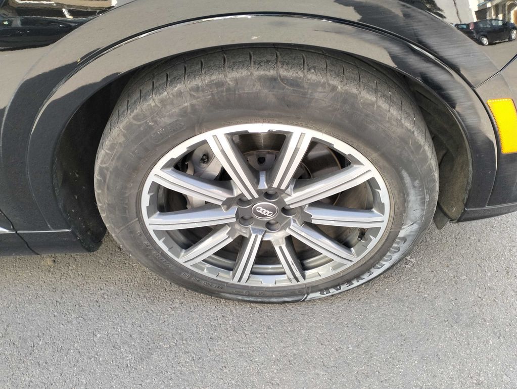 AUDI Q7 2023