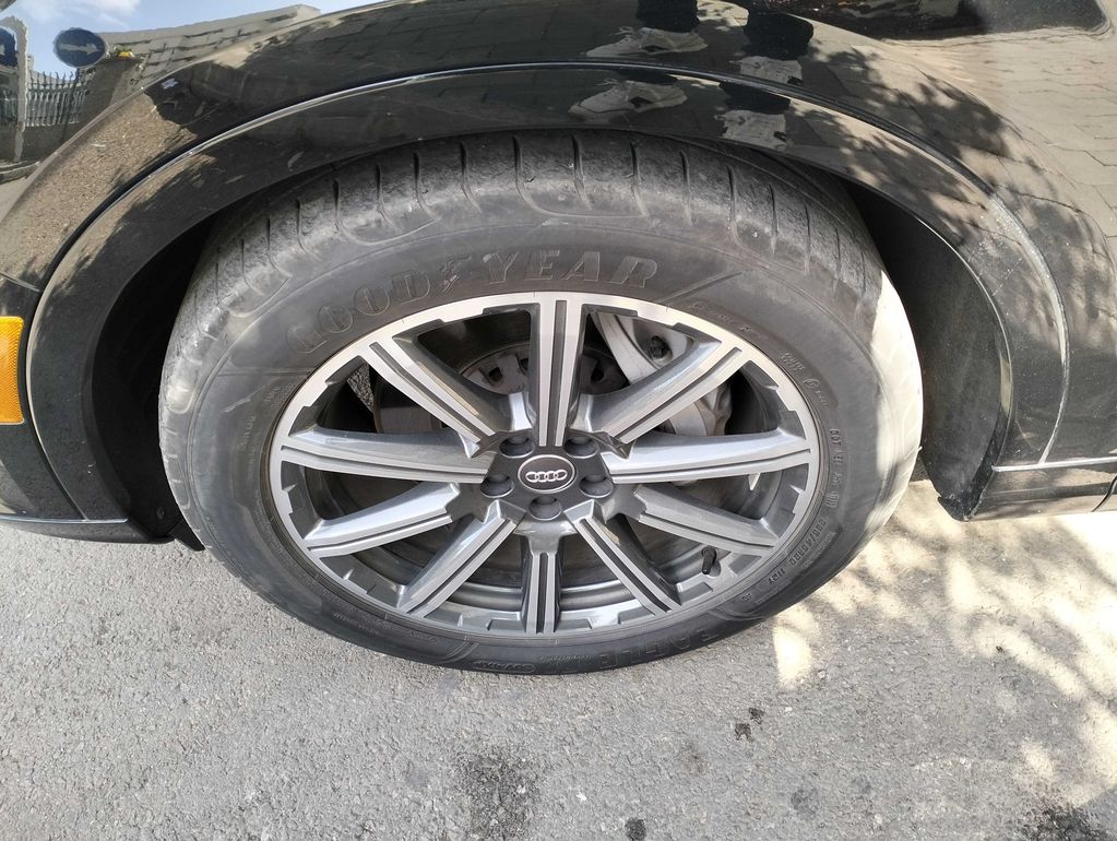 AUDI Q7 2023