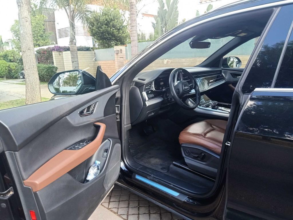 AUDI Q8 2021