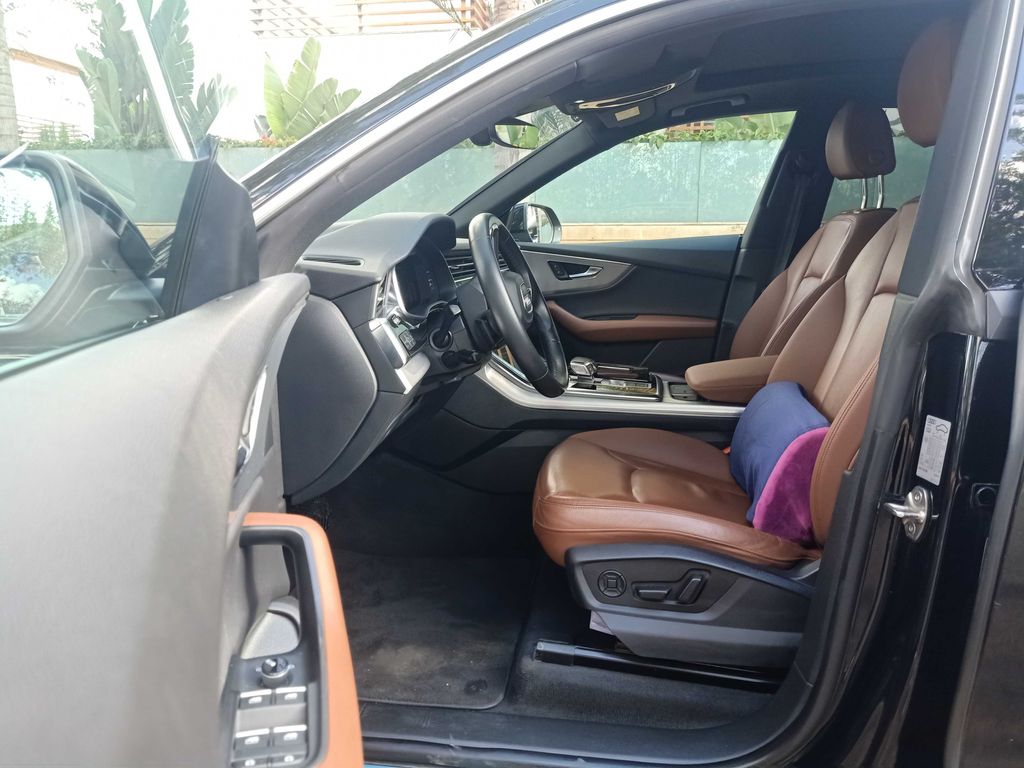 AUDI Q8 2021