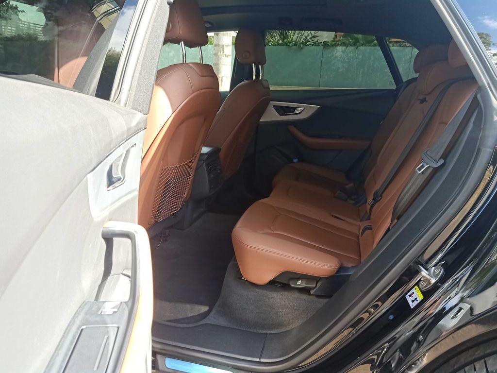 AUDI Q8 2021