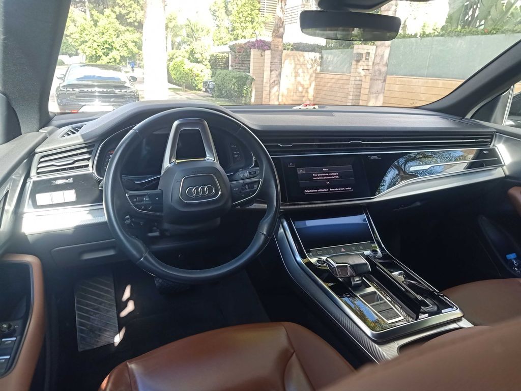AUDI Q8 2021