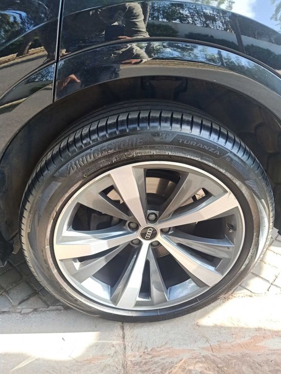 AUDI Q8 2021