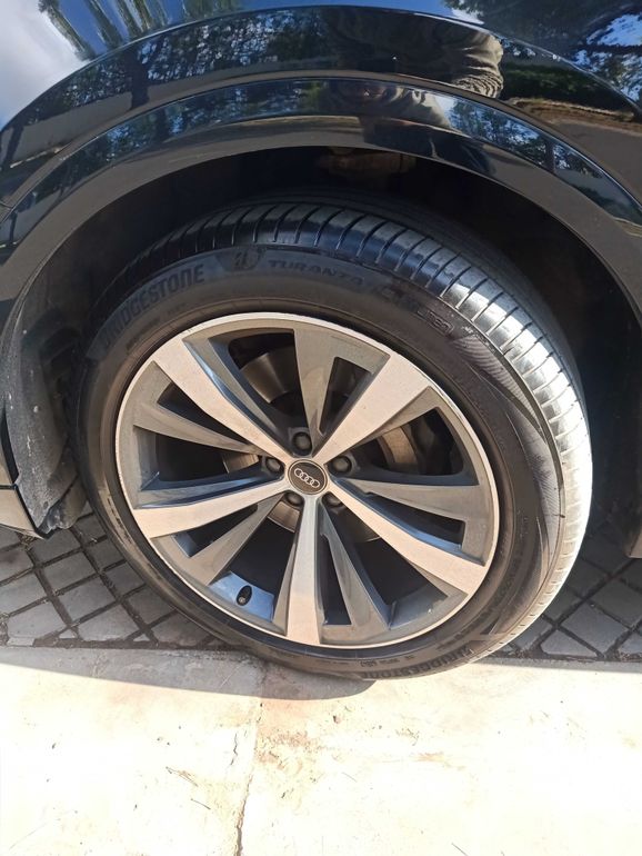 AUDI Q8 2021