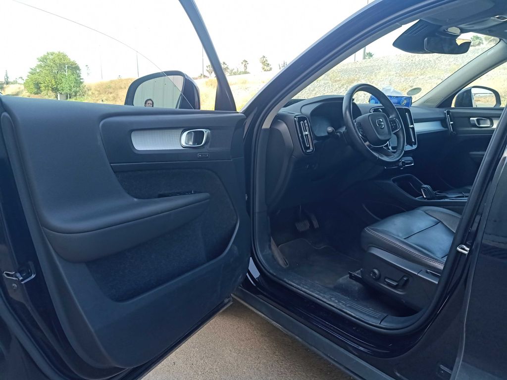 VOLVO XC40 2021