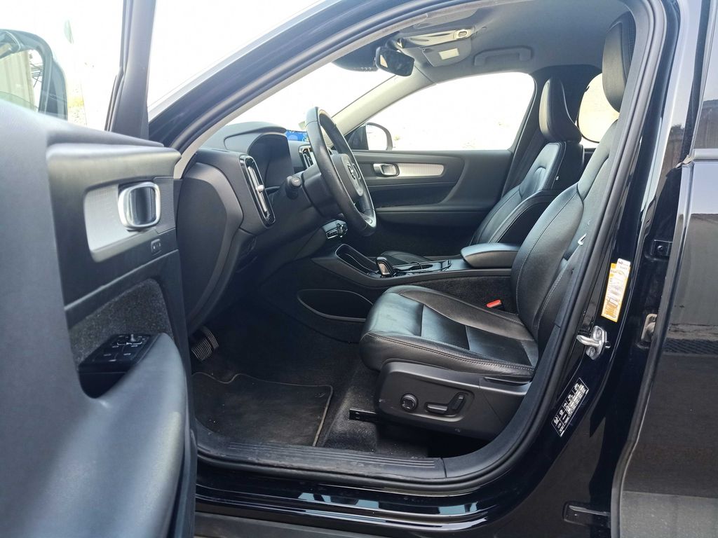 VOLVO XC40 2021