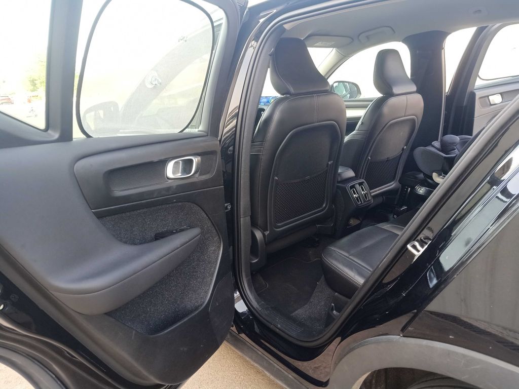 VOLVO XC40 2021