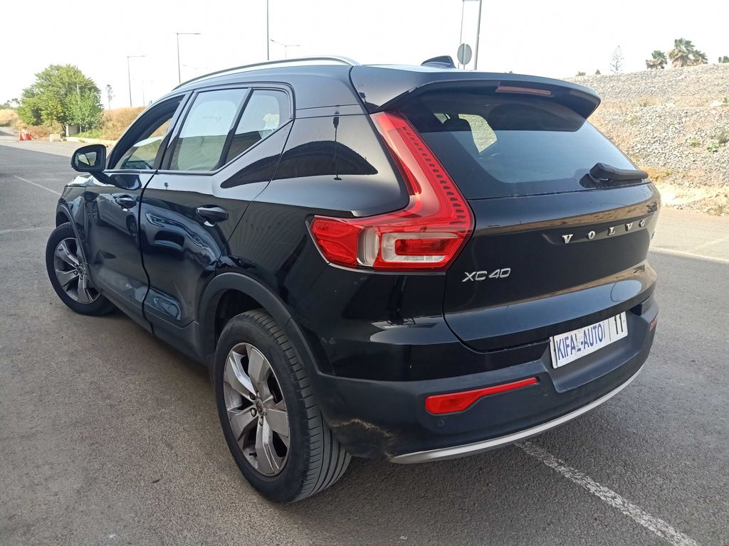 VOLVO XC40 2021