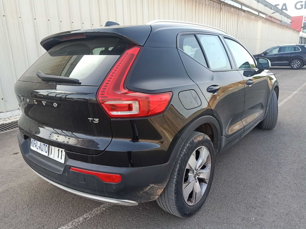 VOLVO XC40 2021