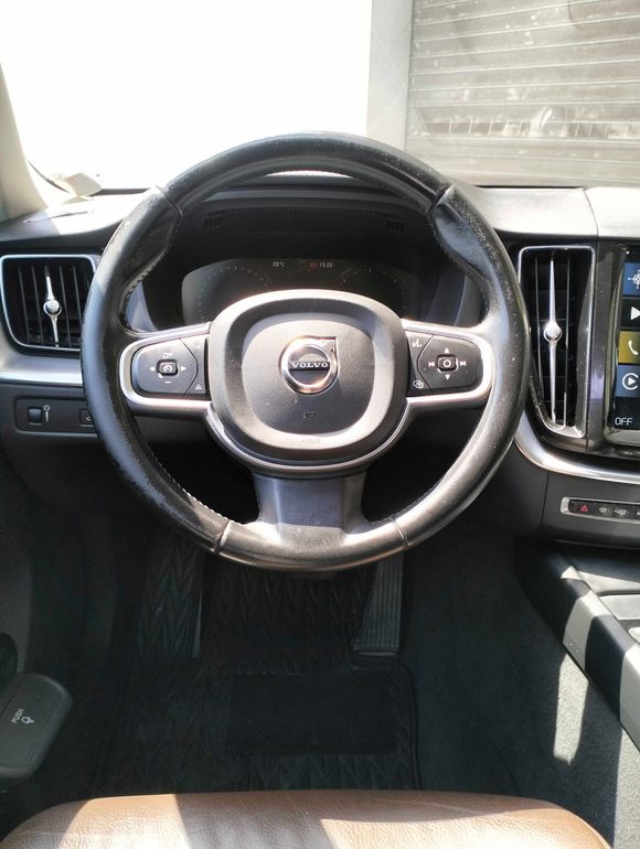 VOLVO XC60 2020