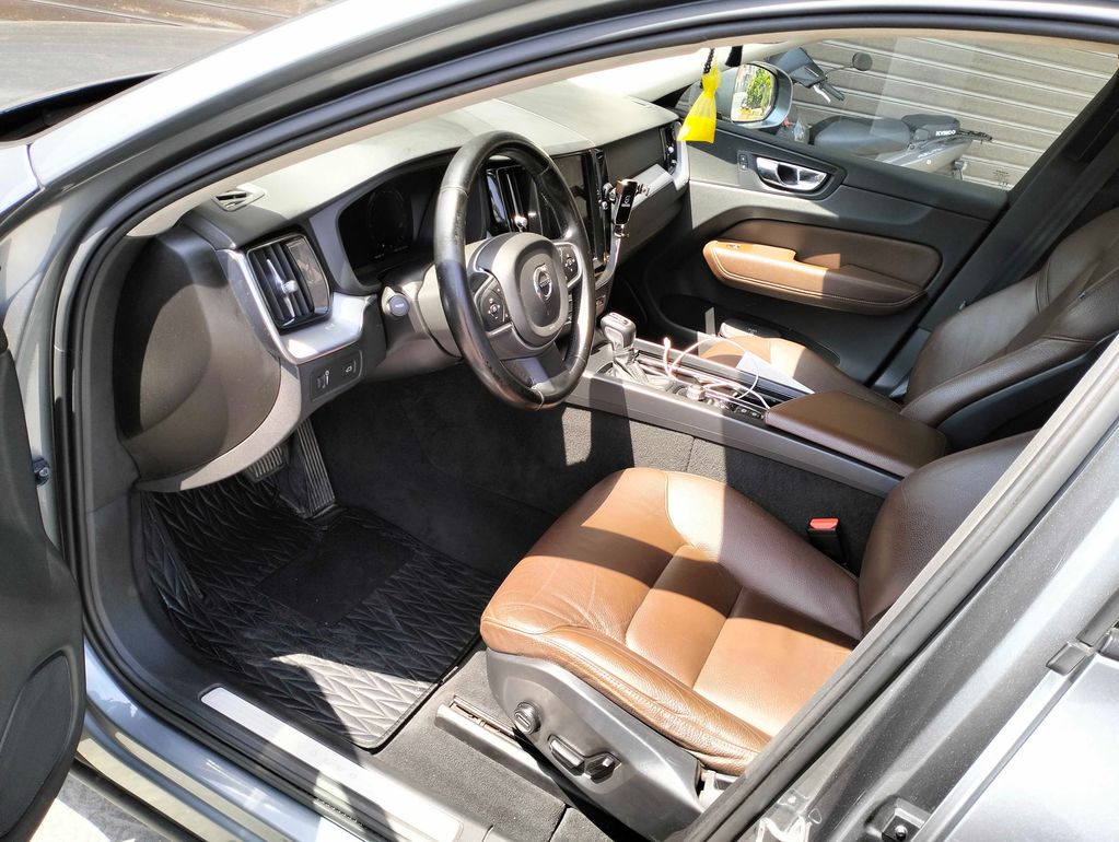 VOLVO XC60 2020