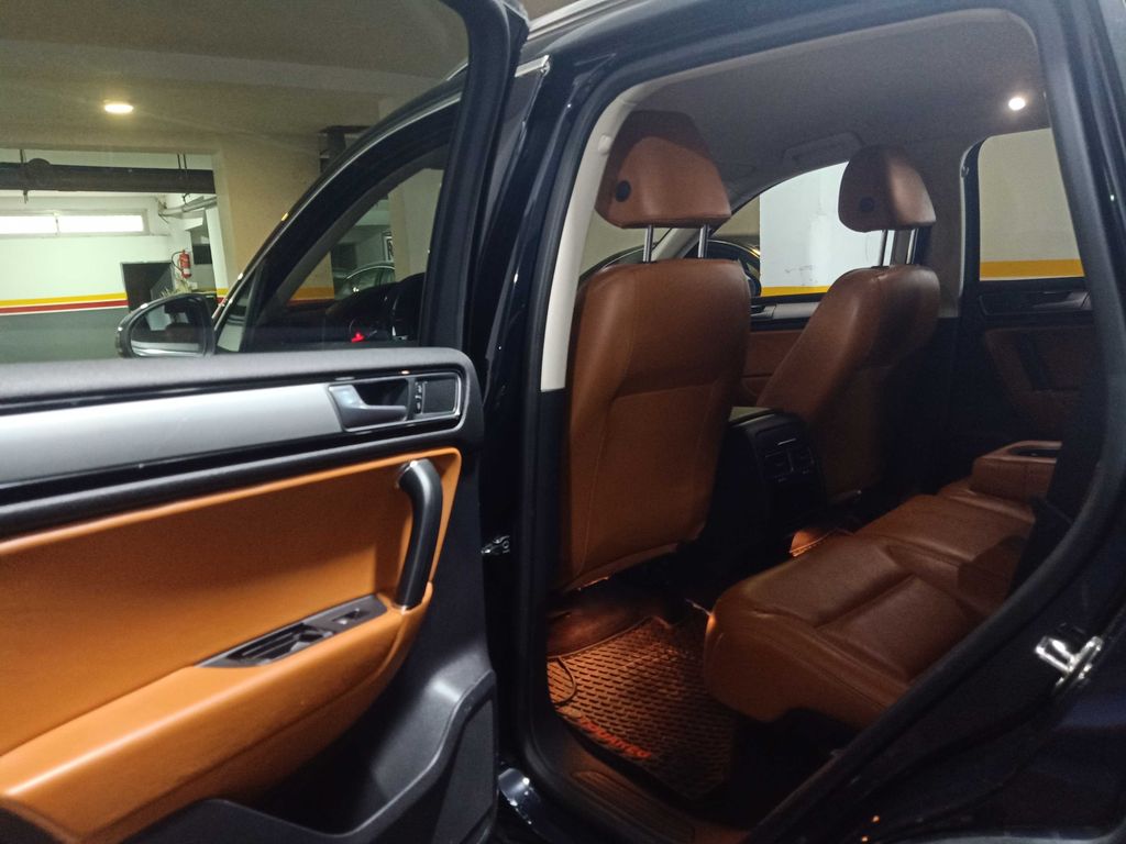 VOLKSWAGEN Touareg 2016