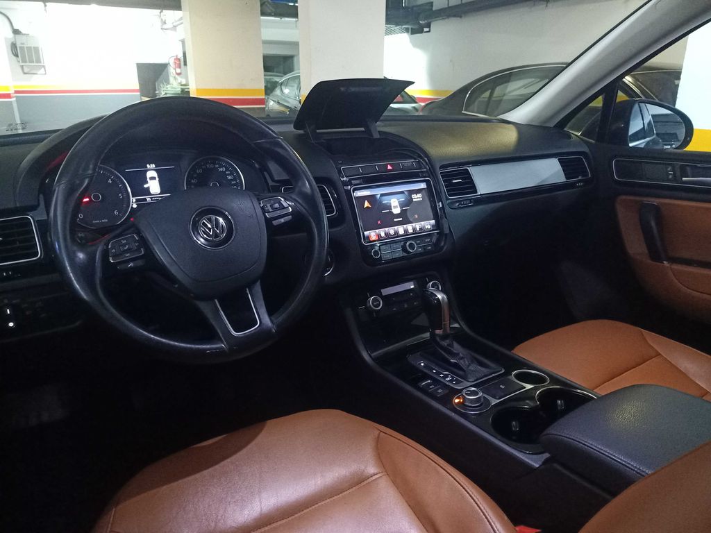 VOLKSWAGEN Touareg 2016